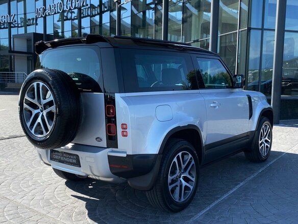 2021 Land Rover Defender 90 II, серебристый, 7250000 рублей - вид 1