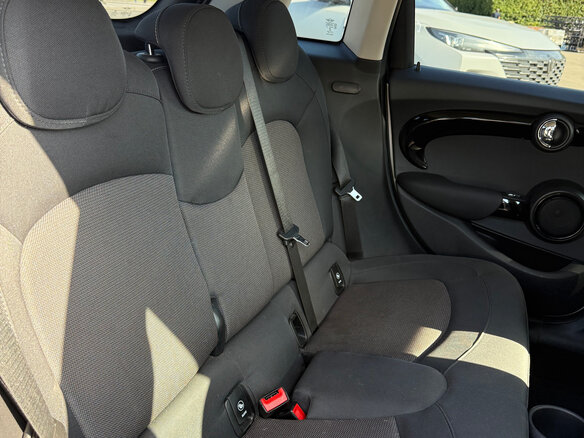 2019 Mini Hatch Cooper III (F55/F56) Рестайлинг, серебристый - вид 20
