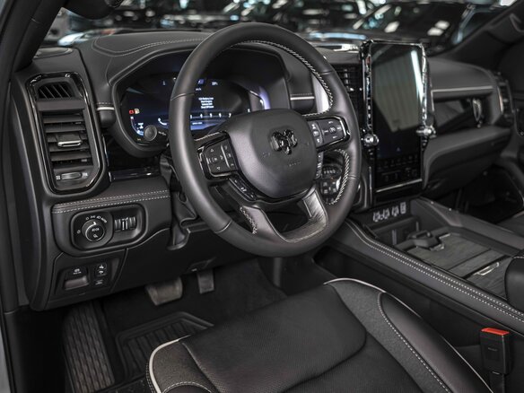 2026 Ram 1500 Crew Cab V Рестайлинг, серебристый, 12105636 рублей - вид 12
