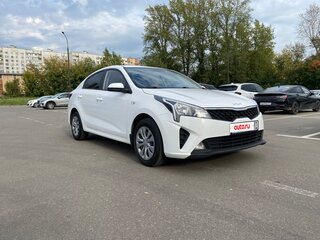 2021 Kia Rio IV Рестайлинг, белый, 1470000 рублей, вид 1