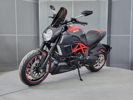 2011 Ducati Diavel Carbon, чёрный, 699000 рублей, вид 4