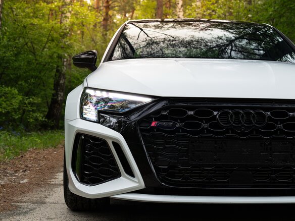 2023 Audi RS 3 III (8Y), белый, 8800000 рублей - вид 3