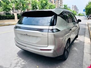 2024 Aion Y Plus 51.9 kWh, серебристый, 1310000 рублей, вид 5