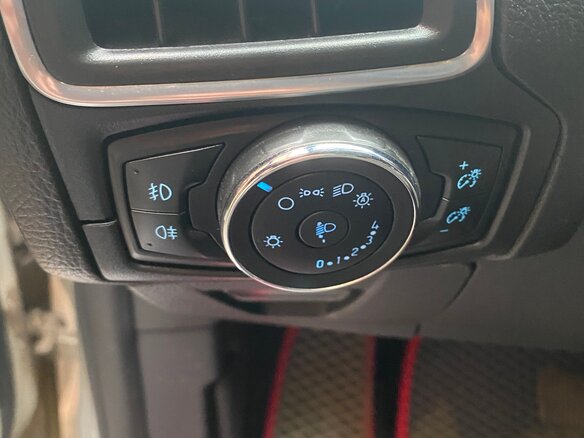 2013 Ford Focus III, серебристый, 930000 рублей - вид 17