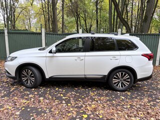 2018 Mitsubishi Outlander III Рестайлинг 3, белый, 1650000 рублей, вид 1
