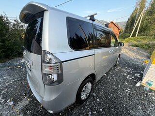 2008 Toyota Voxy II (R70), серебристый, 1000000 рублей, вид 5