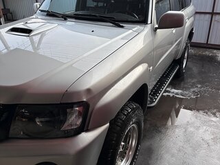 2005 Nissan Patrol V (Y61) Рестайлинг, серебристый, 1900000 рублей, вид 4