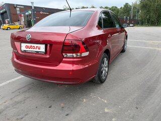 2016 Volkswagen Polo V Рестайлинг, красный, 1100000 рублей, вид 4