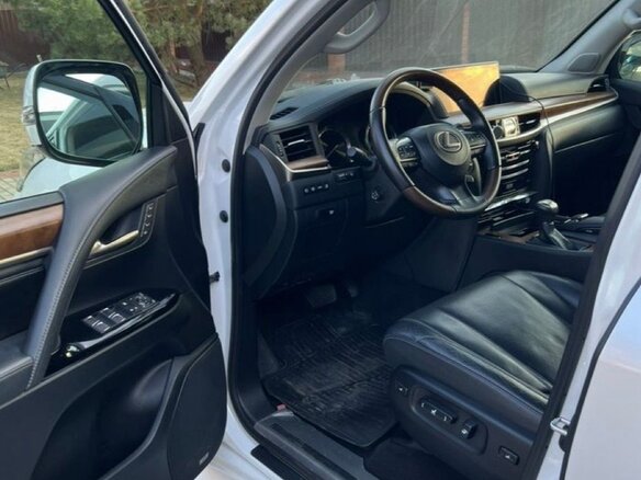 2019 Lexus LX 570 III Рестайлинг 2, белый, 9999999 рублей - вид 4