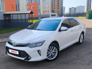 2015 Toyota Camry VII (XV50) Рестайлинг, белый, 2050000 рублей, вид 1
