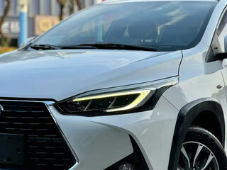 2023 Toyota Yaris XP150 Рестайлинг 2, белый, 1250275 рублей, вид 2
