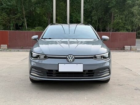 2023 Volkswagen Golf VIII, серый, 1950000 рублей, вид 2