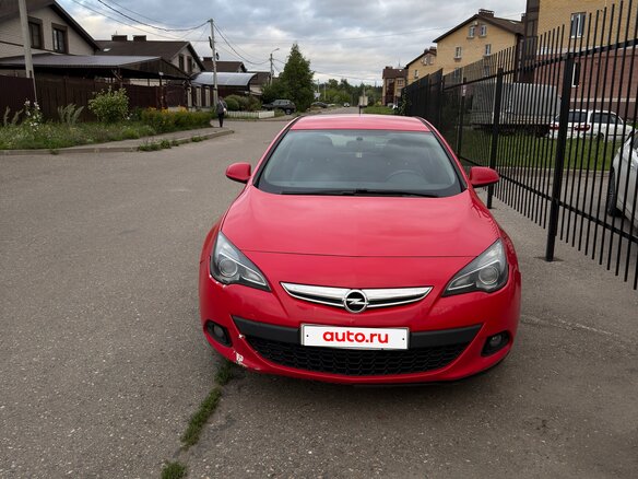 2011 Opel Astra GTC J Рестайлинг, красный