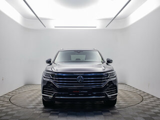 2019 Volkswagen Touareg III, чёрный, 4748000 рублей, вид 2