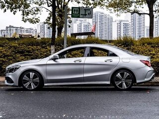2019 Mercedes-Benz CLA 200 I (C117, X117) Рестайлинг, серебристый, 1450000 рублей, вид 2