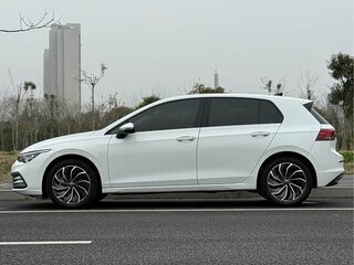 2022 Volkswagen Golf VIII, белый, 1649000 рублей, вид 4