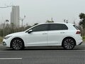 2022 Volkswagen Golf VIII, белый - вид 3