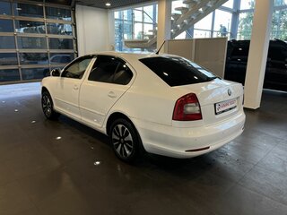 2011 Skoda Octavia II (A5) Рестайлинг, белый, 550000 рублей, вид 5