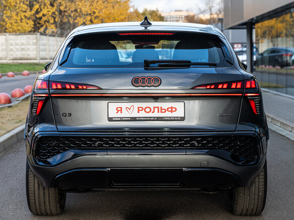 2026 Audi Q3 Sportback TFSI III (FJ), серый, 7499000 рублей - вид 5