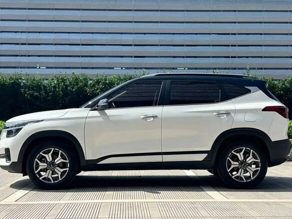 2022 Kia KX3, белый, 1900000 рублей - вид 5
