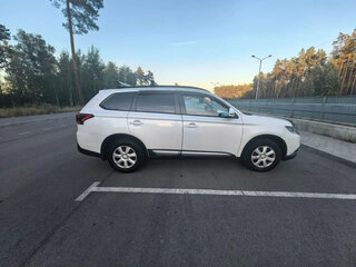 2016 Mitsubishi Outlander III Рестайлинг 2, белый, 1470000 рублей, вид 3