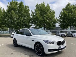 2014 BMW 5 серии Gran Turismo 535i xDrive VI (F10/F11/F07) Рестайлинг, белый, 2000000 рублей, вид 3