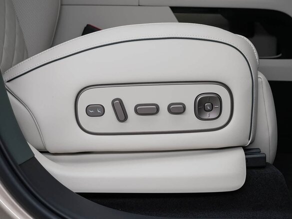 2026 Li Auto (Lixiang) L8 II, серебристый, 10800000 рублей - вид 11