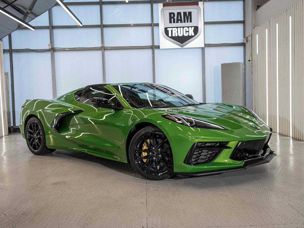 Открыть фотографии: Chevrolet Corvette C8