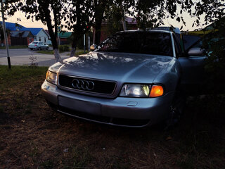 1999 Audi A4 I (B5) Рестайлинг, серебристый, 350000 рублей, вид 1