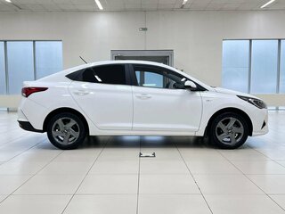 2021 Hyundai Solaris II Рестайлинг, белый, 1745000 рублей, вид 4
