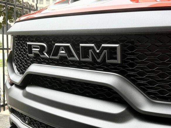 2023 Ram 1500 Crew Cab TRX V, оранжевый, 16490000 рублей - вид 6
