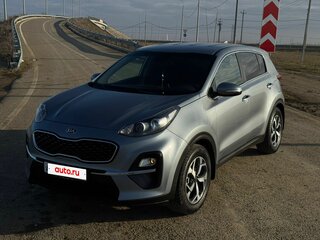2018 Kia Sportage IV Рестайлинг, серебристый, 1850000 рублей, вид 1