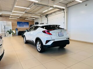 2019 Toyota C-HR I, белый, 2129000 рублей, вид 4
