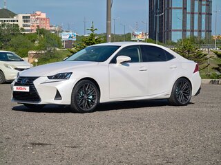 2016 Lexus IS 300h III Рестайлинг, белый, 2850000 рублей, вид 3