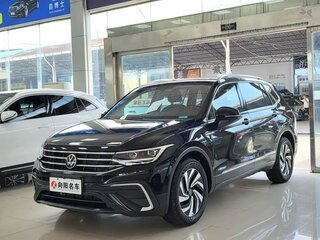 2023 Volkswagen Tiguan II Рестайлинг, чёрный, 2400000 рублей, вид 3