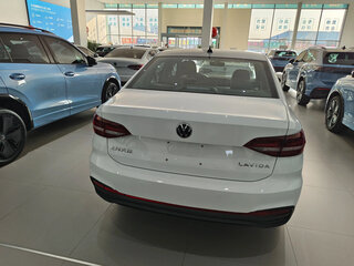 2023 Volkswagen Lavida III Рестайлинг, белый, 1054007 рублей, вид 3