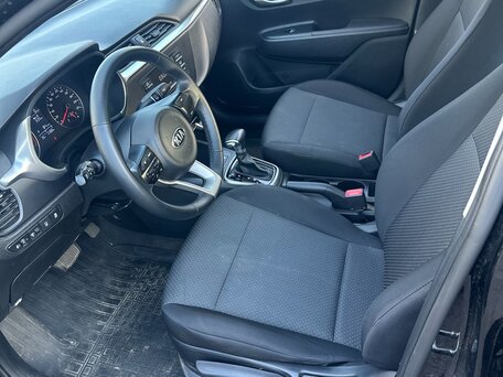 2020 Kia Rio IV Рестайлинг, чёрный, 1570000 рублей, вид 5