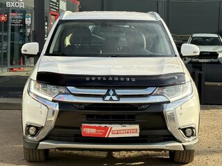 2017 Mitsubishi Outlander III Рестайлинг 2, белый, 1970000 рублей, вид 3