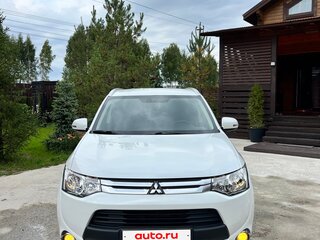 2014 Mitsubishi Outlander III Рестайлинг, белый, 1450000 рублей, вид 1