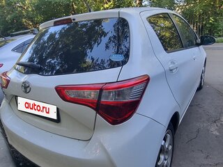 2018 Toyota Vitz III (XP130) Рестайлинг 2, белый, 920000 рублей, вид 5