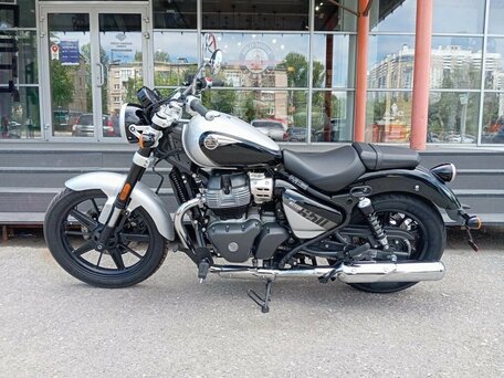 2026 Royal Enfield Super Meteor, серый, 773000 рублей, вид 5