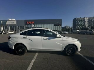 2026 Lada (ВАЗ) Vesta I Рестайлинг (NG), белый, 1735000 рублей, вид 3