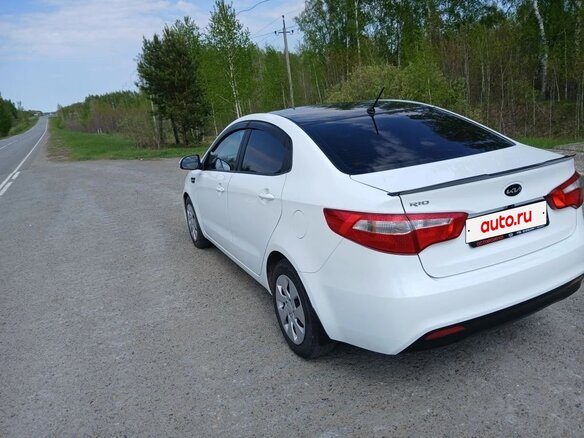 2013 Kia Rio 4-speed III, белый, 900000 рублей - вид 17