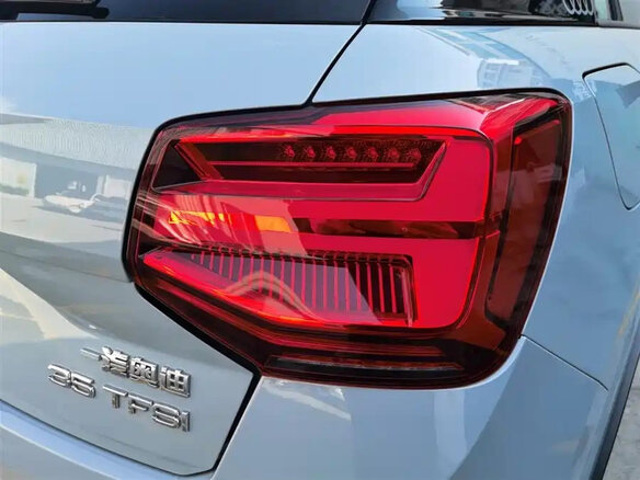 2023 Audi Q2 35 TFSI I Рестайлинг, серый, 1911255 рублей - вид 4