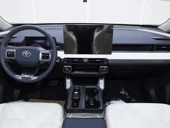 2026 Toyota RAV4 VI (XA60), серый, 4500000 рублей - вид 6