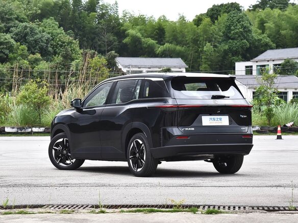 2026 Toyota bZ3X 50 kWh, чёрный - вид 4