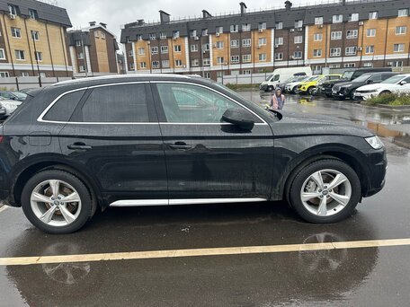 2019 Audi Q5 45 TFSI II (FY), чёрный, 3360000 рублей, вид 3