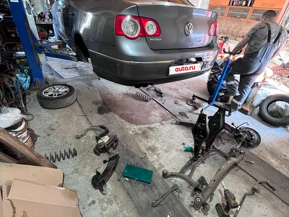 2005 Volkswagen Passat B6, серый, 660000 рублей - вид 10