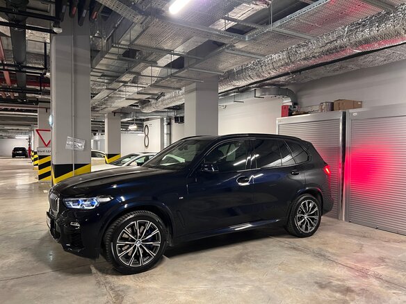 2021 BMW X5 40i IV (G05/G18), чёрный, 8150000 рублей - вид 6