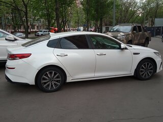 2019 Kia Optima IV Рестайлинг, белый, 1670000 рублей, вид 2
